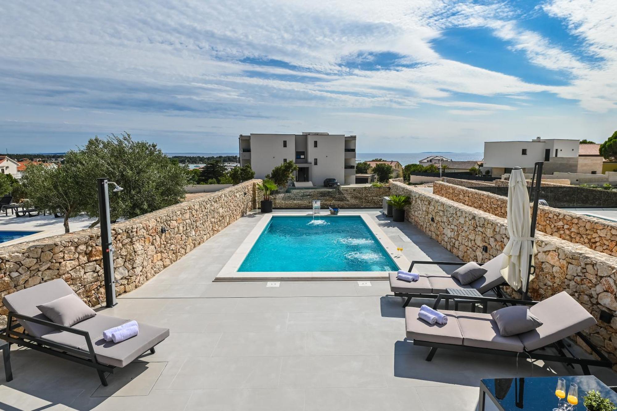 Luxury Great Escape & Noa *